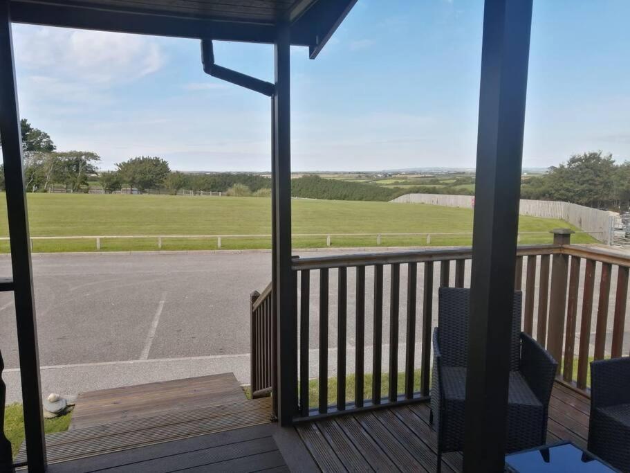Marios Lodge Padstow Bagian luar foto
