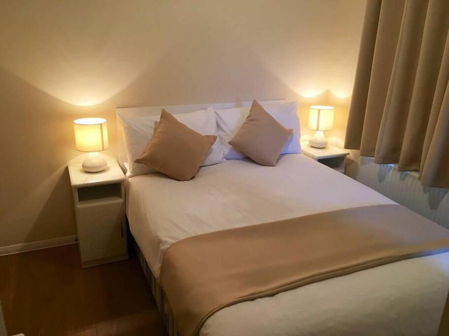 Marios Lodge Padstow Bagian luar foto