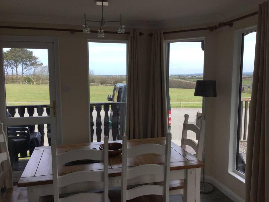 Marios Lodge Padstow Bagian luar foto